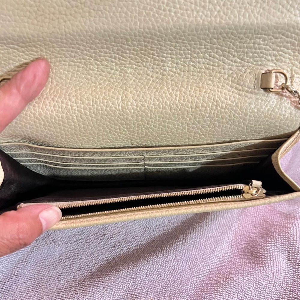 Gucci Ivory Leather Crossbody with Chain - Picture 11 of 16